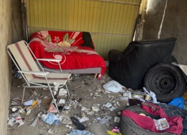 Vorher: Garage voller Sperrmüll, Reifen und Abfall